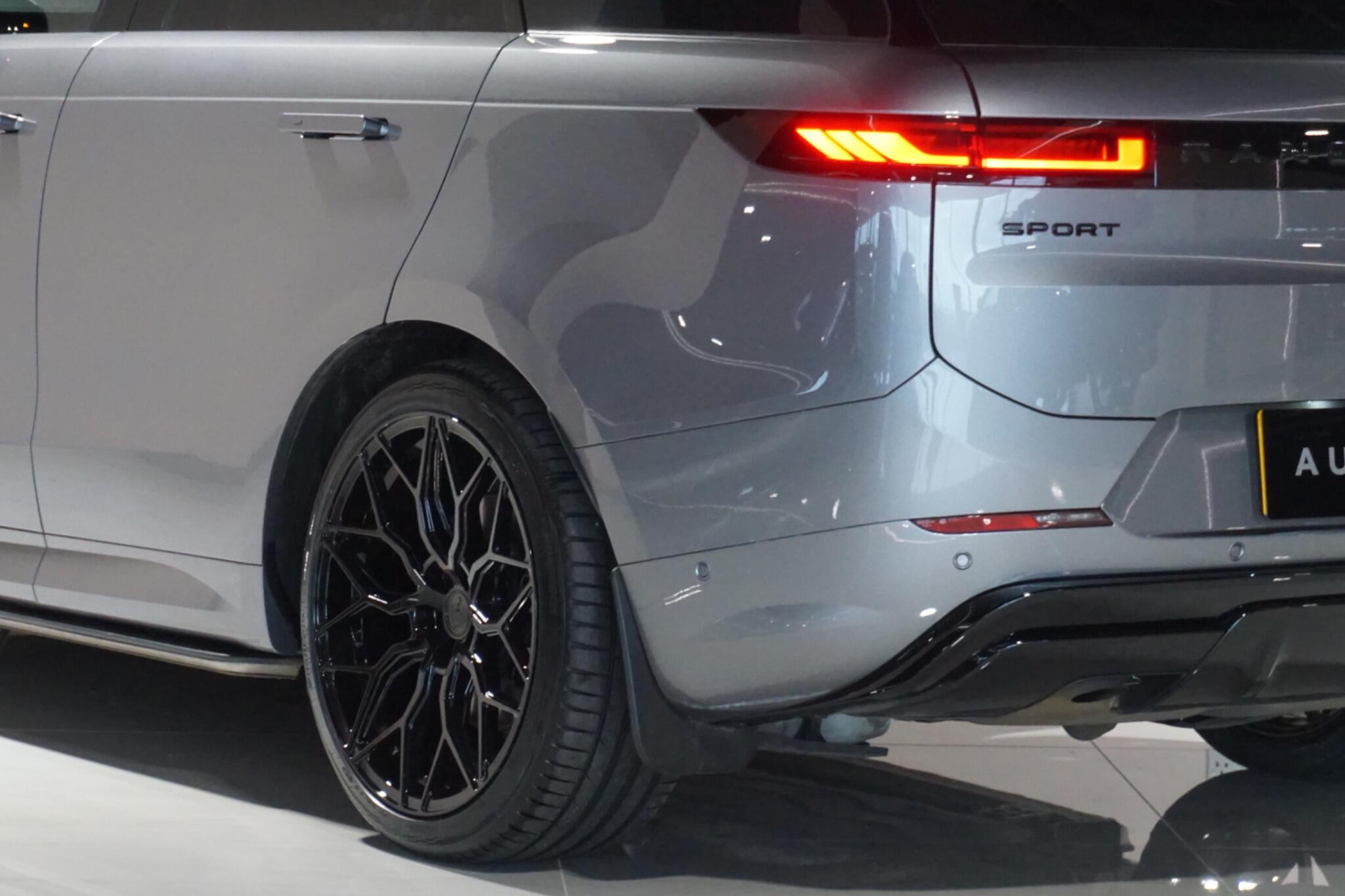 Land Rover Range Rover Sport 3.0 D300 MHEV Stealth Edition SUV 5dr Diesel Auto 4WD Euro 6 (s/s) (300 ps)